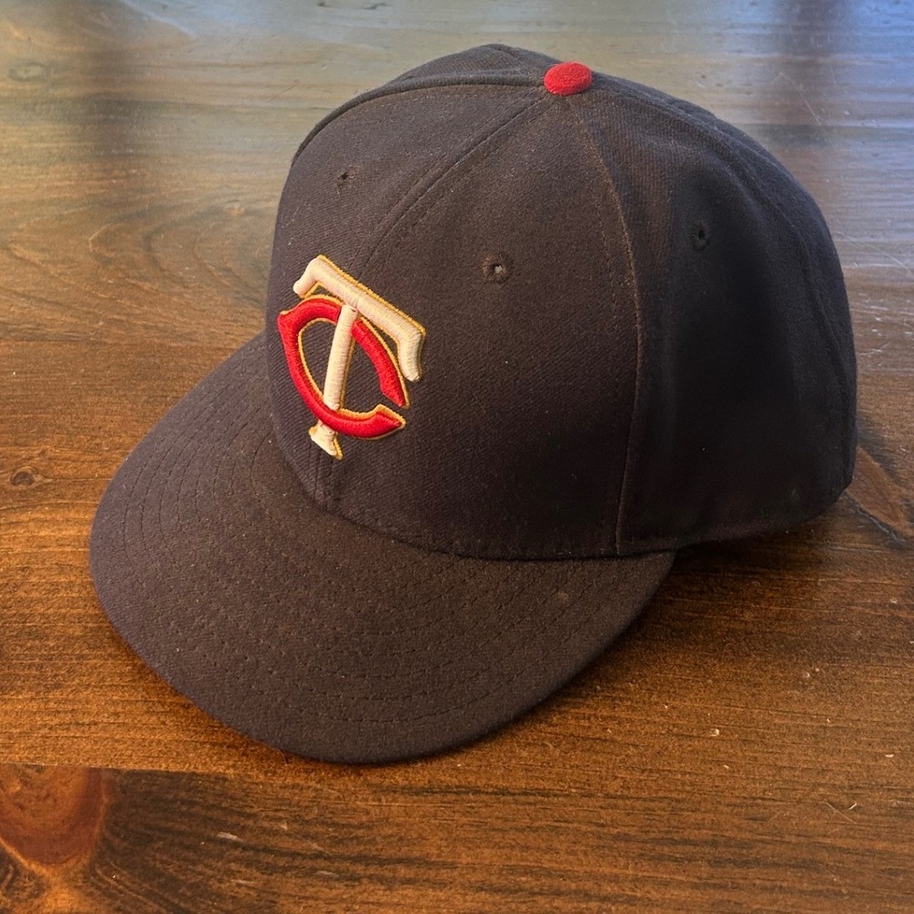 New Era 59FIFTY Minnesota Twins Hat 7 3/4 Blue Fitted Cap Baseball Embroidered
